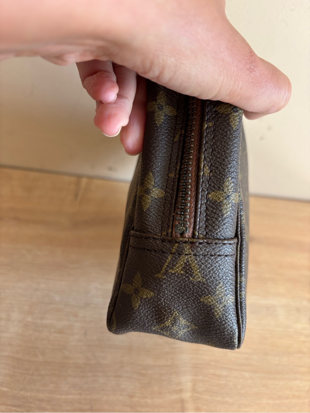 Authentic Louis Vuitton toiletry monogram - Picture 5 of 11